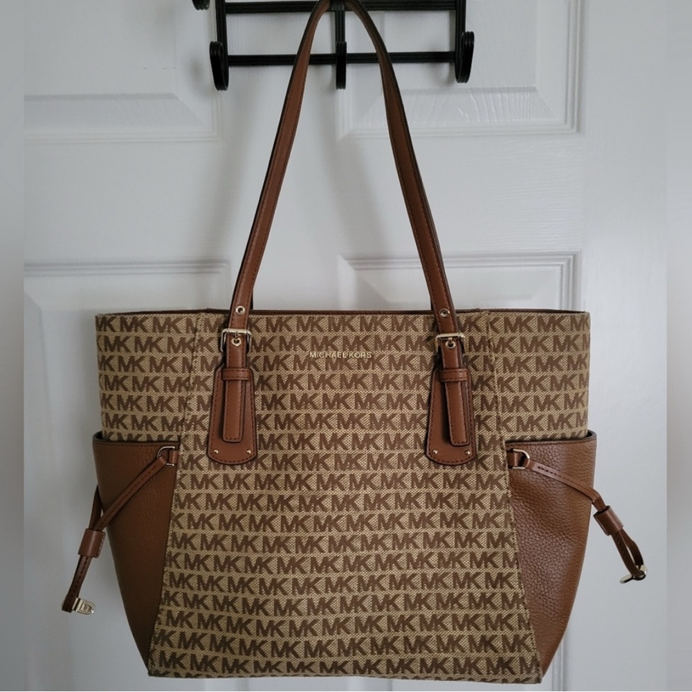 MICHAEL MICHAEL KORS Voyager Tote